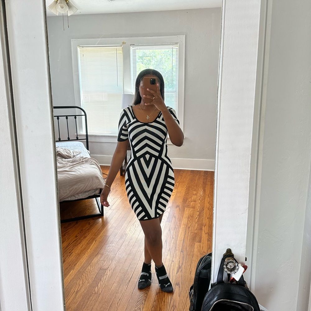 Gianni Bini Black and WHITE Striped Mini Dress SZ Small